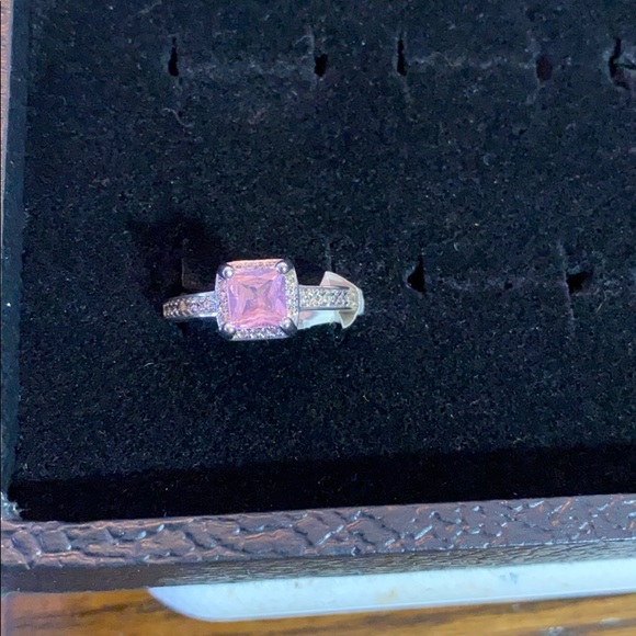 Silver toned ring with pink stone - Picture 1 of 3